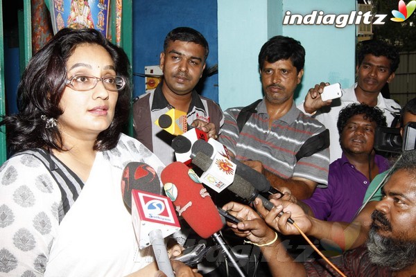 Actress Kanaka Meets the Press